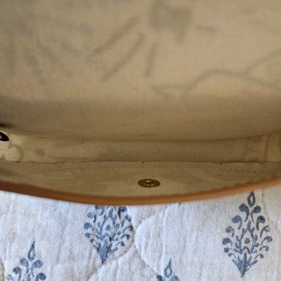 Disney Parks Dooney & Bourke White Sketch Flap Wristlet Bag NWOT Minnie Dumbo - Picture 6 of 16